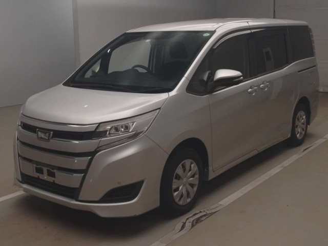 TOYOTA NOAH 2018