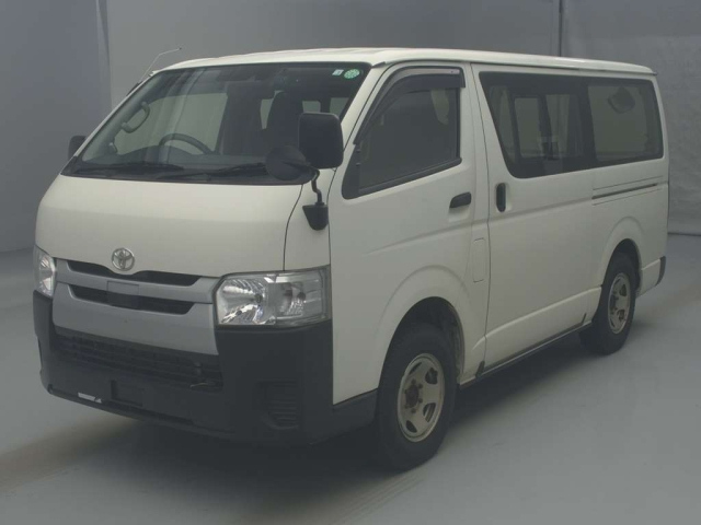 TOYOTA HIACE VAN 2020