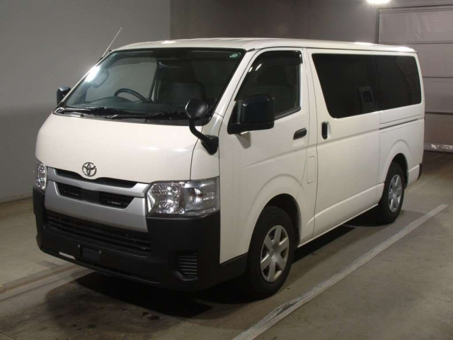 TOYOTA HIACE VAN