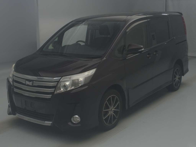 TOYOTA NOAH 2014