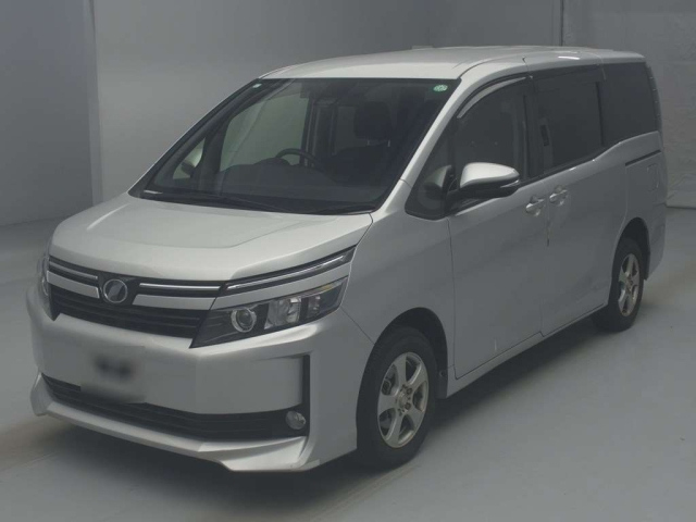 TOYOTA VOXY 2017