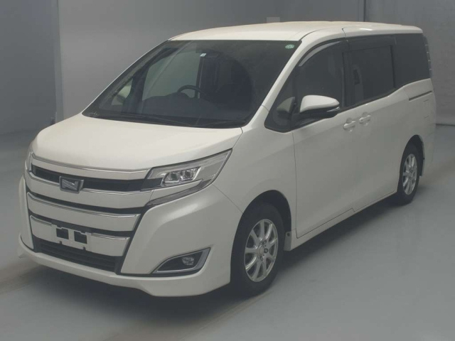 TOYOTA NOAH 2018
