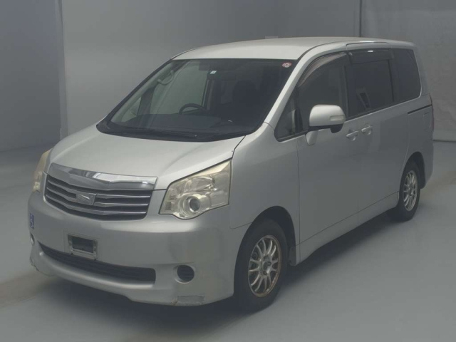 TOYOTA NOAH 2012