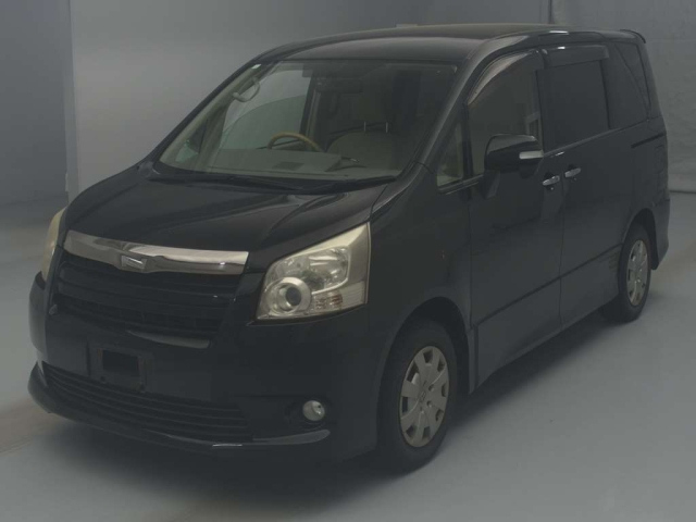 TOYOTA NOAH 2008