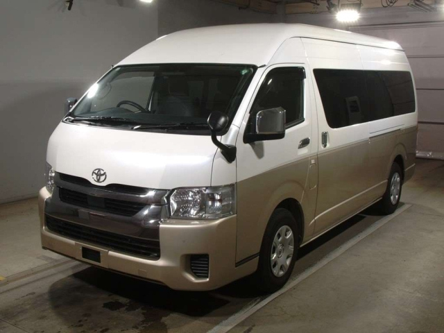 TOYOTA HIACE