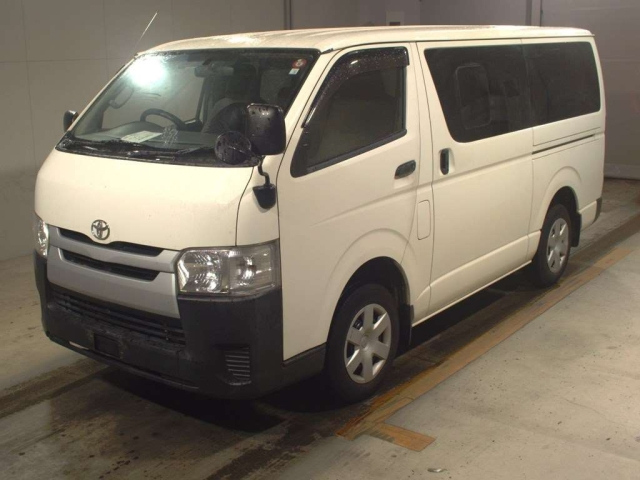 TOYOTA HIACE VAN 2016