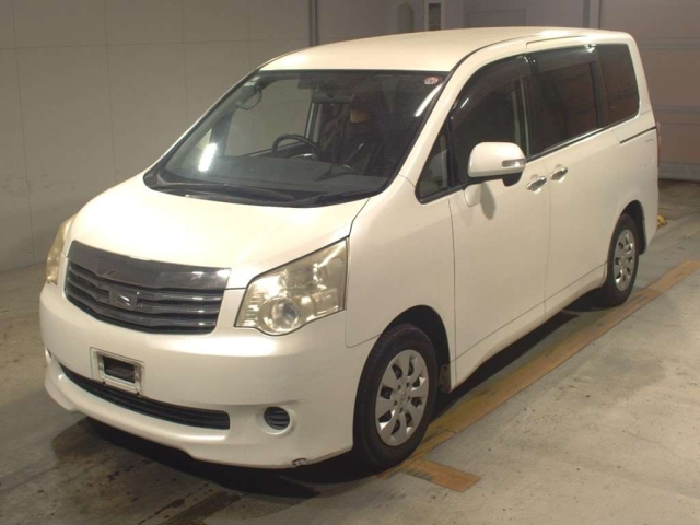 TOYOTA NOAH 2012