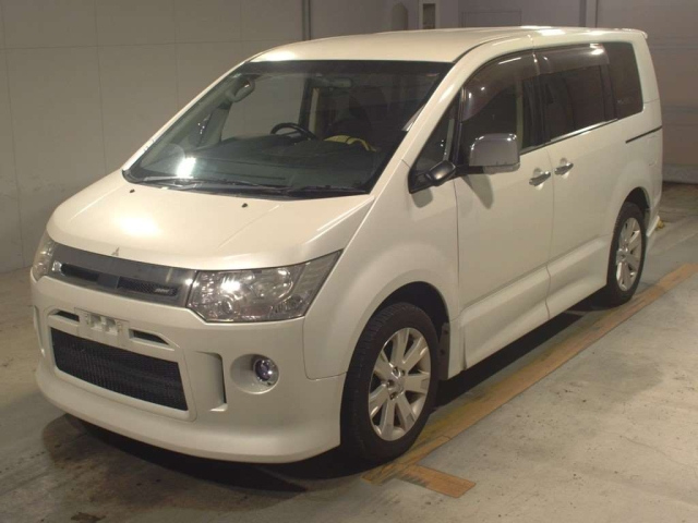 MITSUBISHI DELICA D5 2010