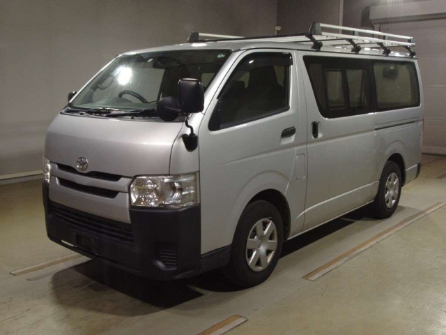 TOYOTA HIACE VAN 2017
