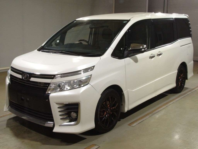 TOYOTA VOXY 2015