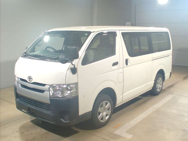 TOYOTA HIACE VAN 2017