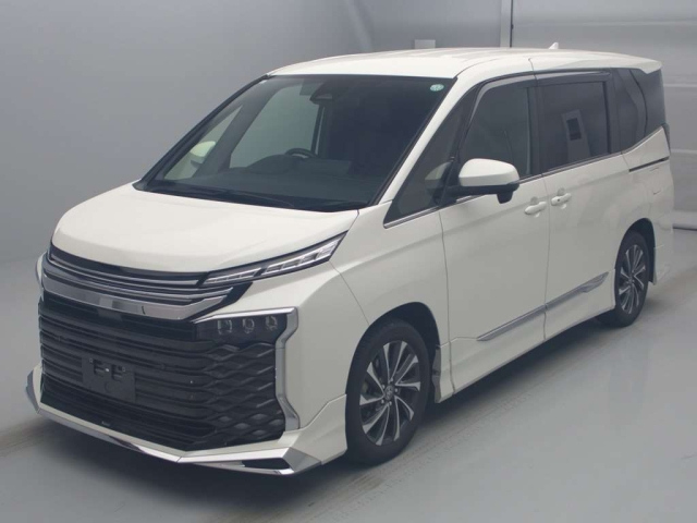 TOYOTA VOXY 2023