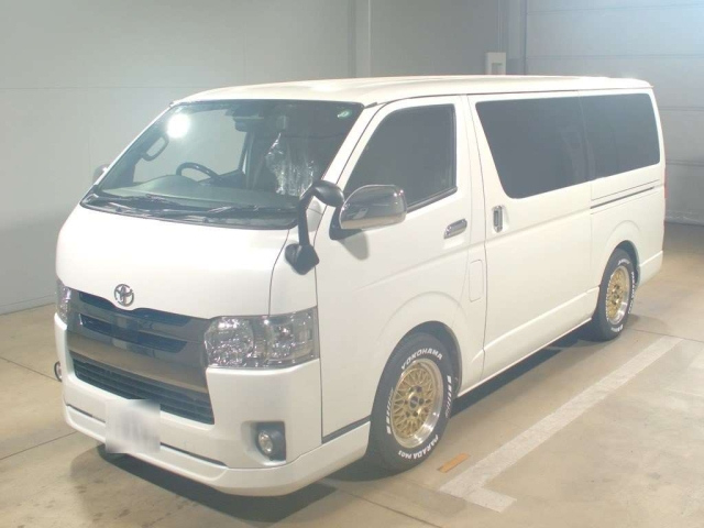 TOYOTA HIACE VAN