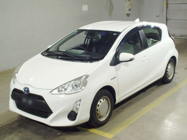 TOYOTA AQUA 2017