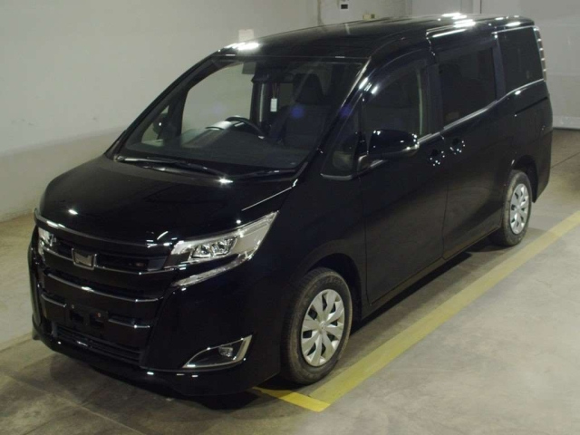 TOYOTA NOAH 2018