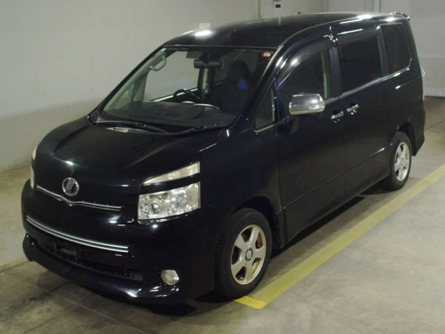 TOYOTA VOXY 2010