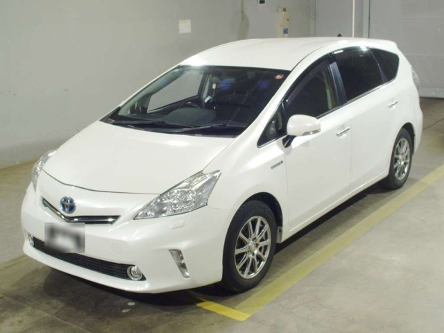 TOYOTA PRIUS ALPHA 2014