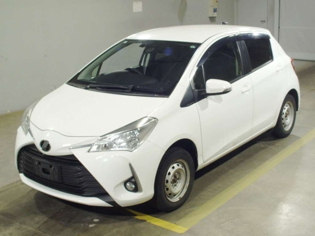 TOYOTA VITZ 2017