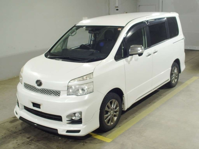 TOYOTA VOXY 2012