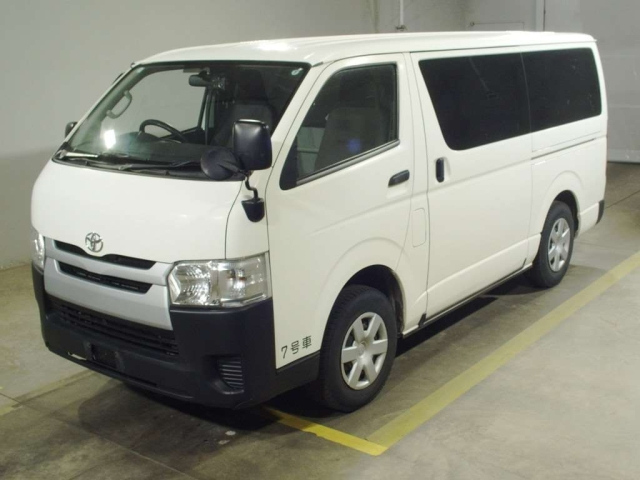 TOYOTA HIACE VAN 2017