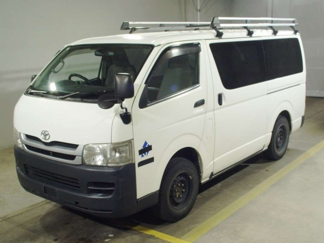 TOYOTA HIACE VAN