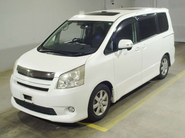 TOYOTA NOAH 2008