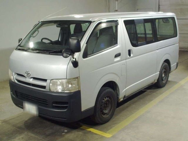 TOYOTA HIACE VAN