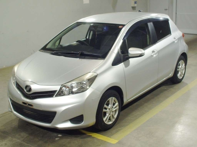 TOYOTA VITZ 2012
