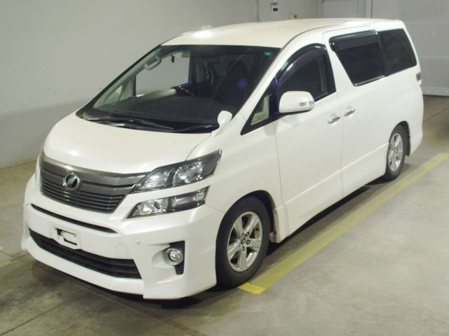 TOYOTA VELLFIRE 2013
