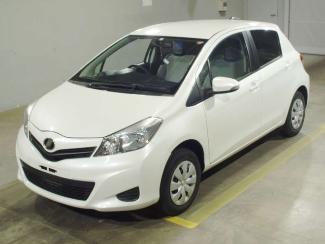 TOYOTA VITZ 2011