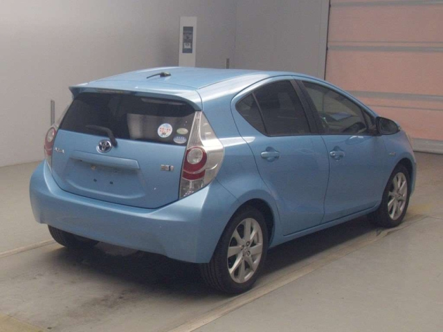 TOYOTA AQUA 2011