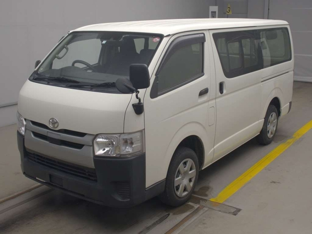 TOYOTA HIACE VAN 2018