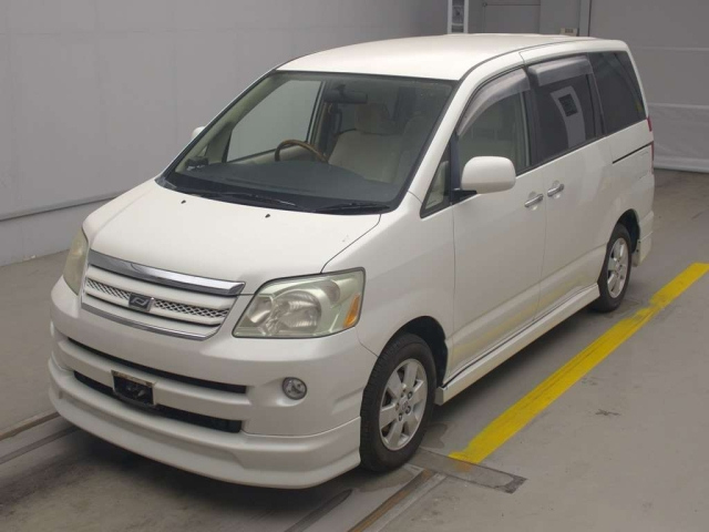 TOYOTA NOAH 2005