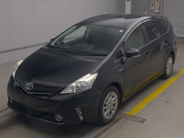 TOYOTA PRIUS ALPHA 2012