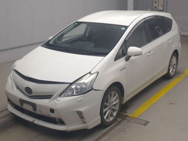 TOYOTA PRIUS ALPHA 2011