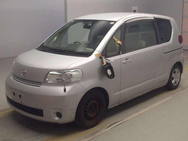 TOYOTA PORTE 2012