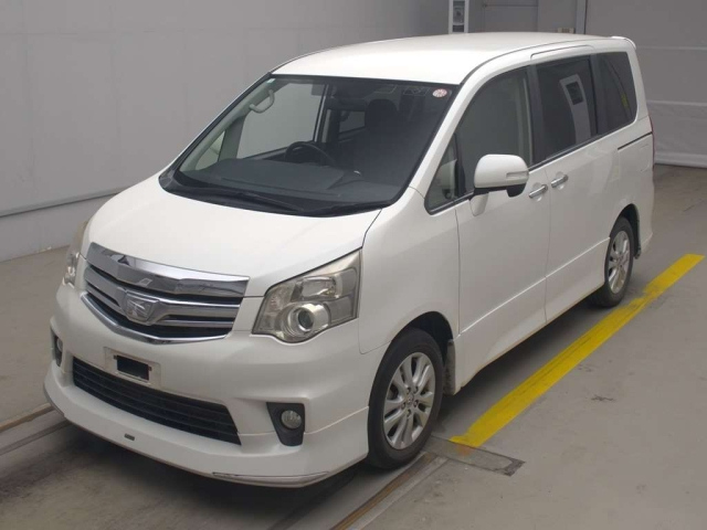 TOYOTA NOAH 2012