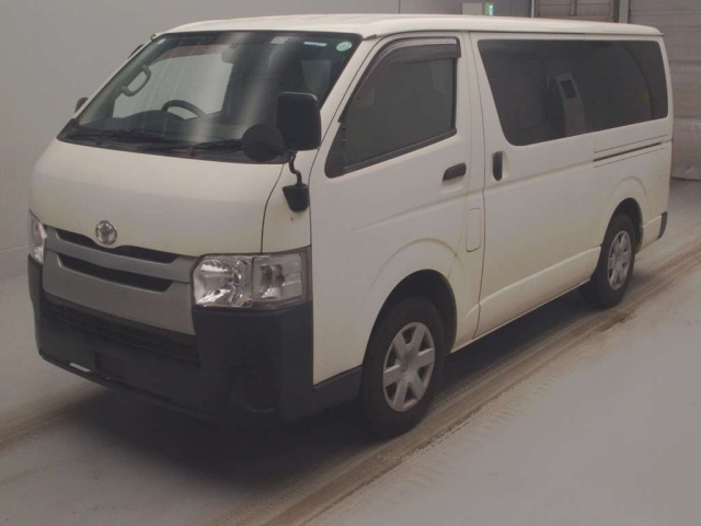 TOYOTA HIACE VAN 2016