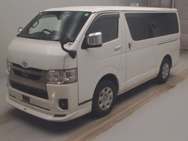 TOYOTA HIACE VAN 2022