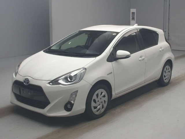 TOYOTA AQUA 2016