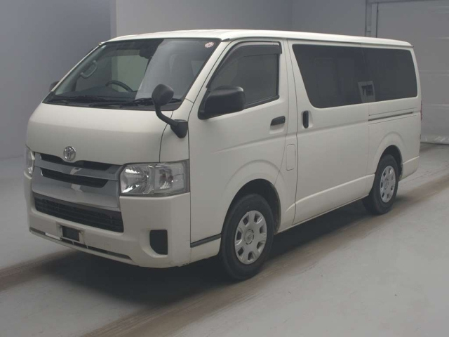 TOYOTA HIACE VAN 2016