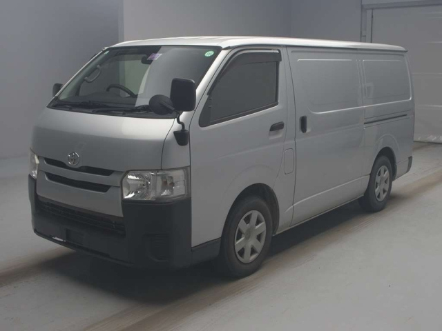 TOYOTA HIACE VAN 2015