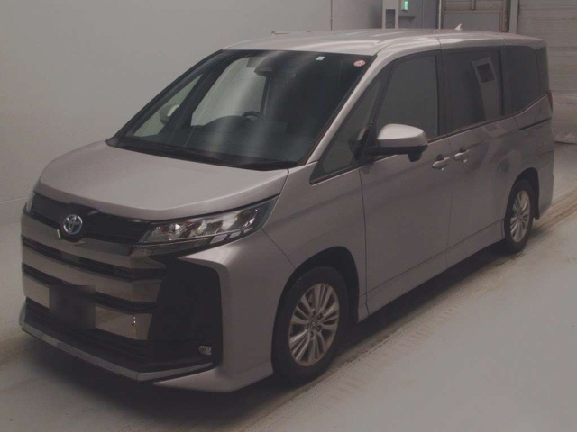 TOYOTA NOAH 2022
