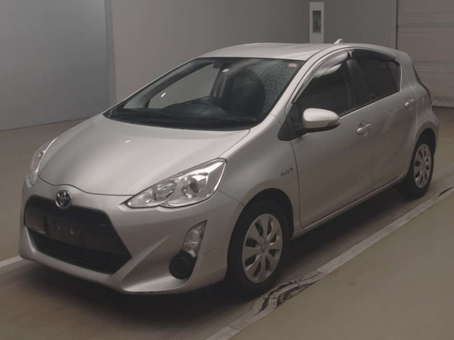 TOYOTA AQUA 2016