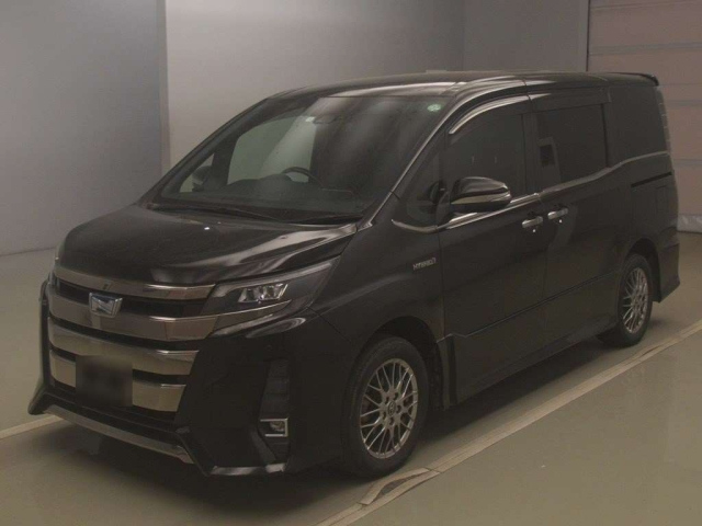 TOYOTA NOAH 2018