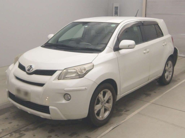 TOYOTA IST 2010