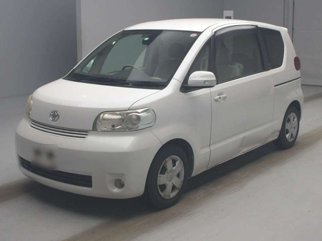 TOYOTA PORTE 2010