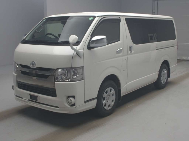 TOYOTA HIACE VAN 2018