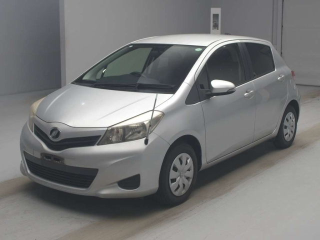 TOYOTA VITZ 2013