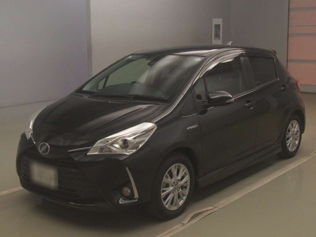 TOYOTA VITZ 2017